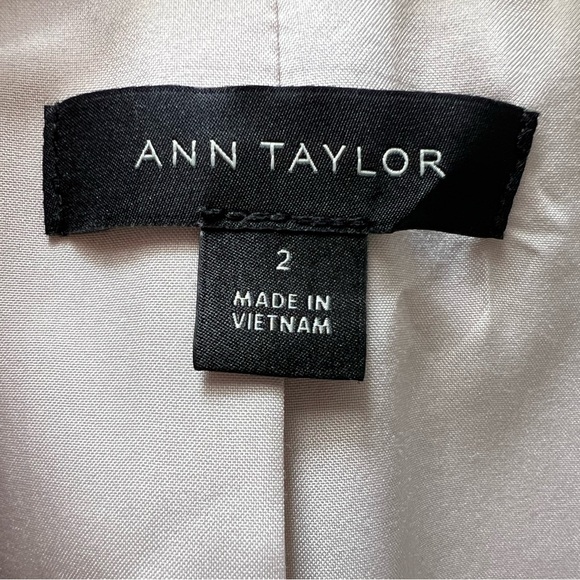 Ann Taylor linen-blend fully lined notched one button blazer in Size 2 - Picture 6 of 7
